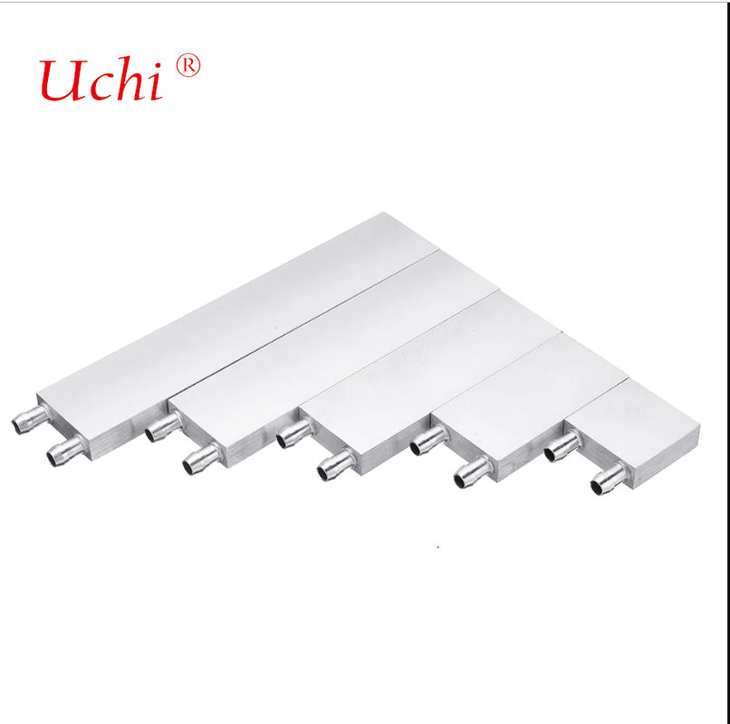 Gümüş bir ısı emici başlı sıvı su soğutucu radyatör sistemi sıvı soğutmalı ısı lavabosu